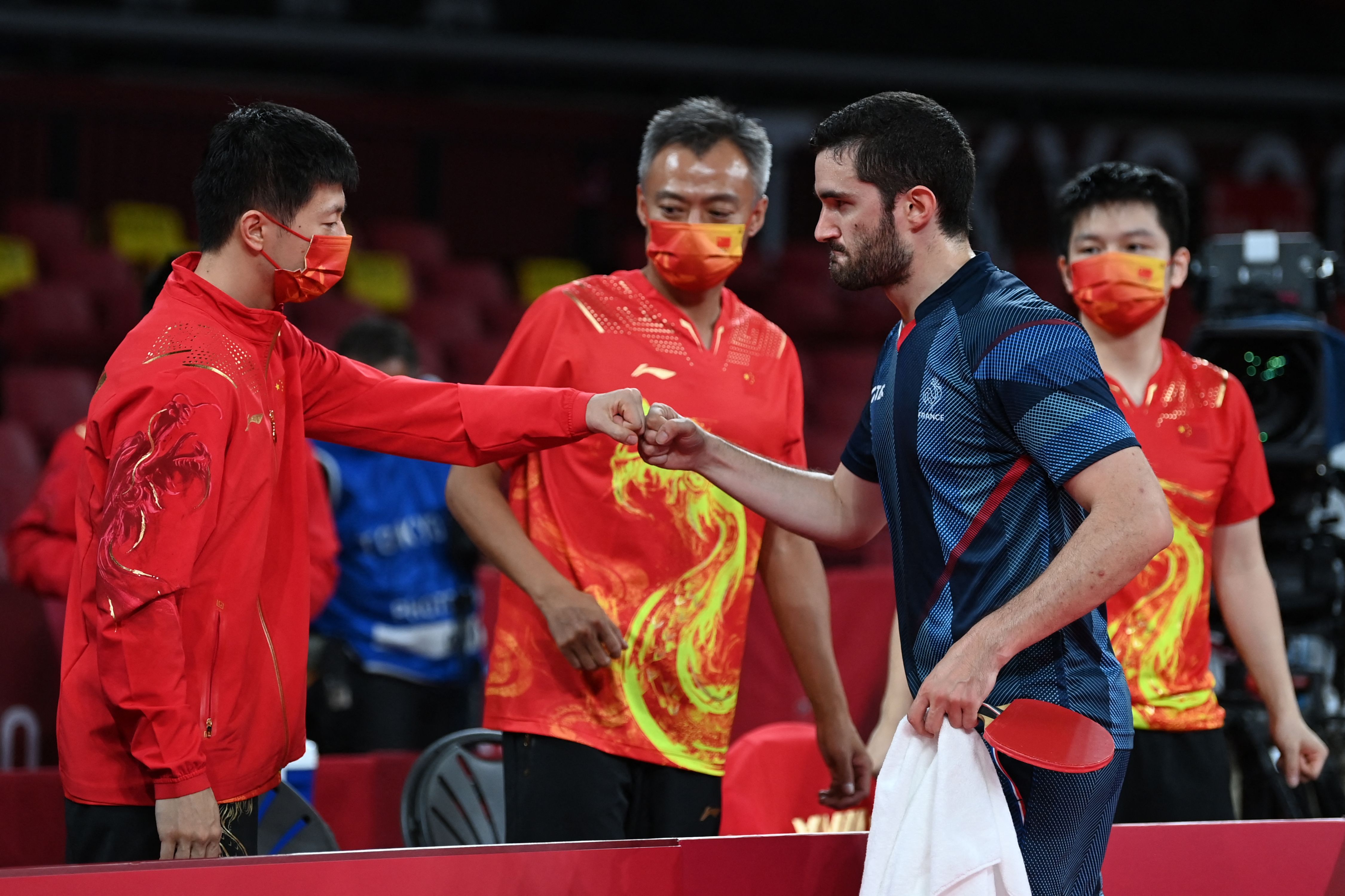 英格兰队力克德国队，马龙统治全场