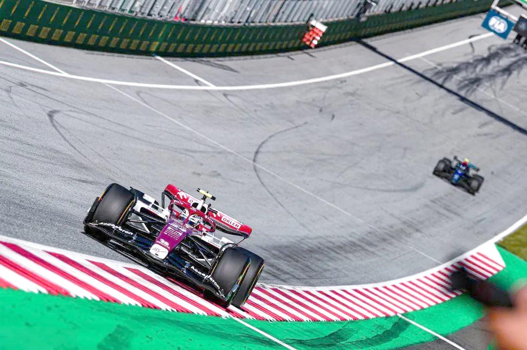 红牛二队横扫阿斯顿马丁，周冠宇扛起全队