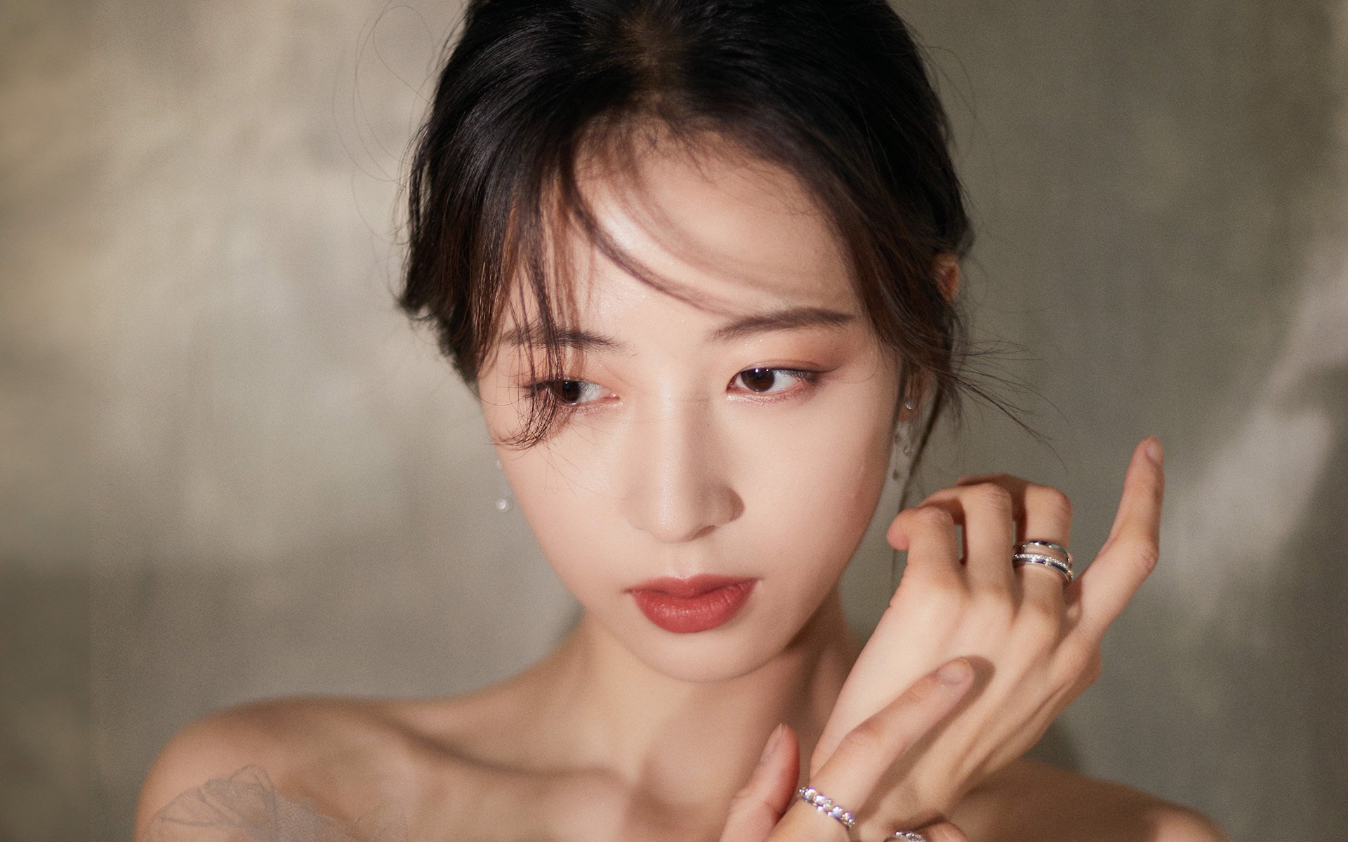 跨界风暴，几内亚与加拿大巅峰对决中，莱万奇迹般接管F1揭幕战