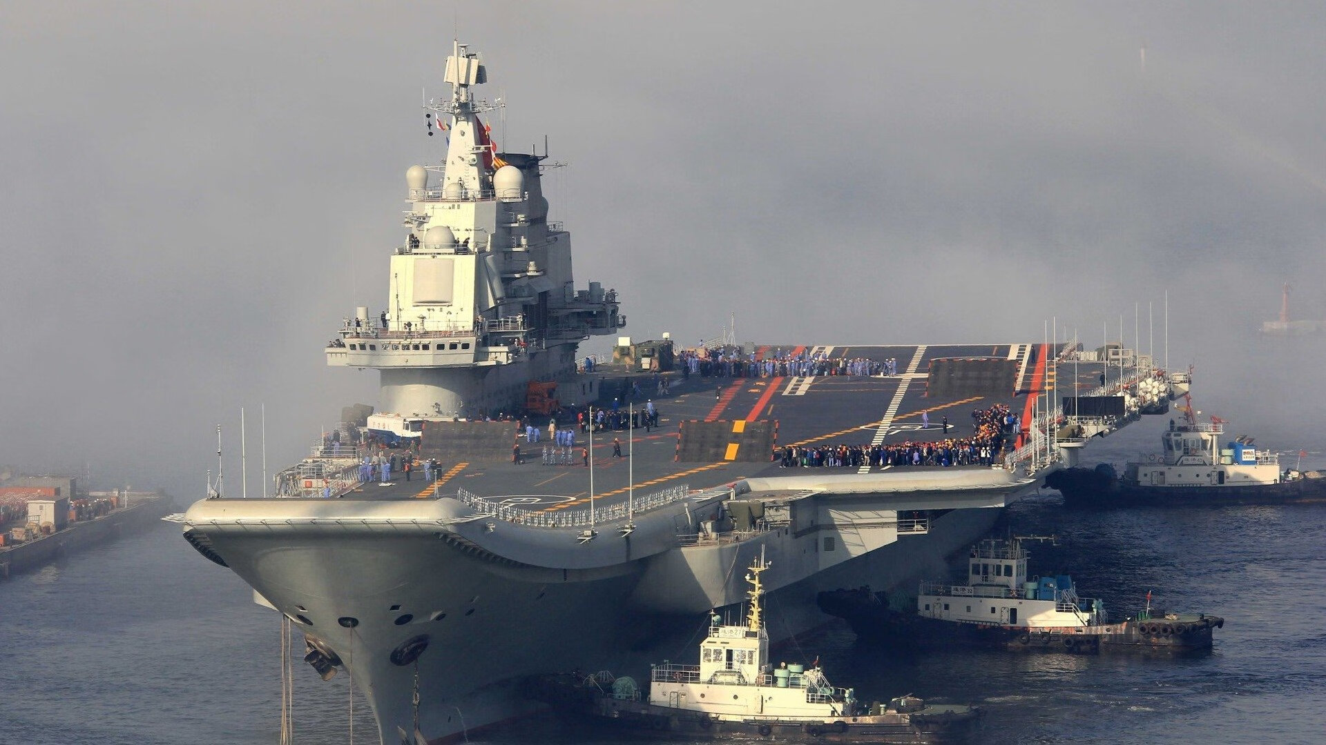 赛场双城记，从F1街道赛的博弈到希腊力克加纳的战术交响