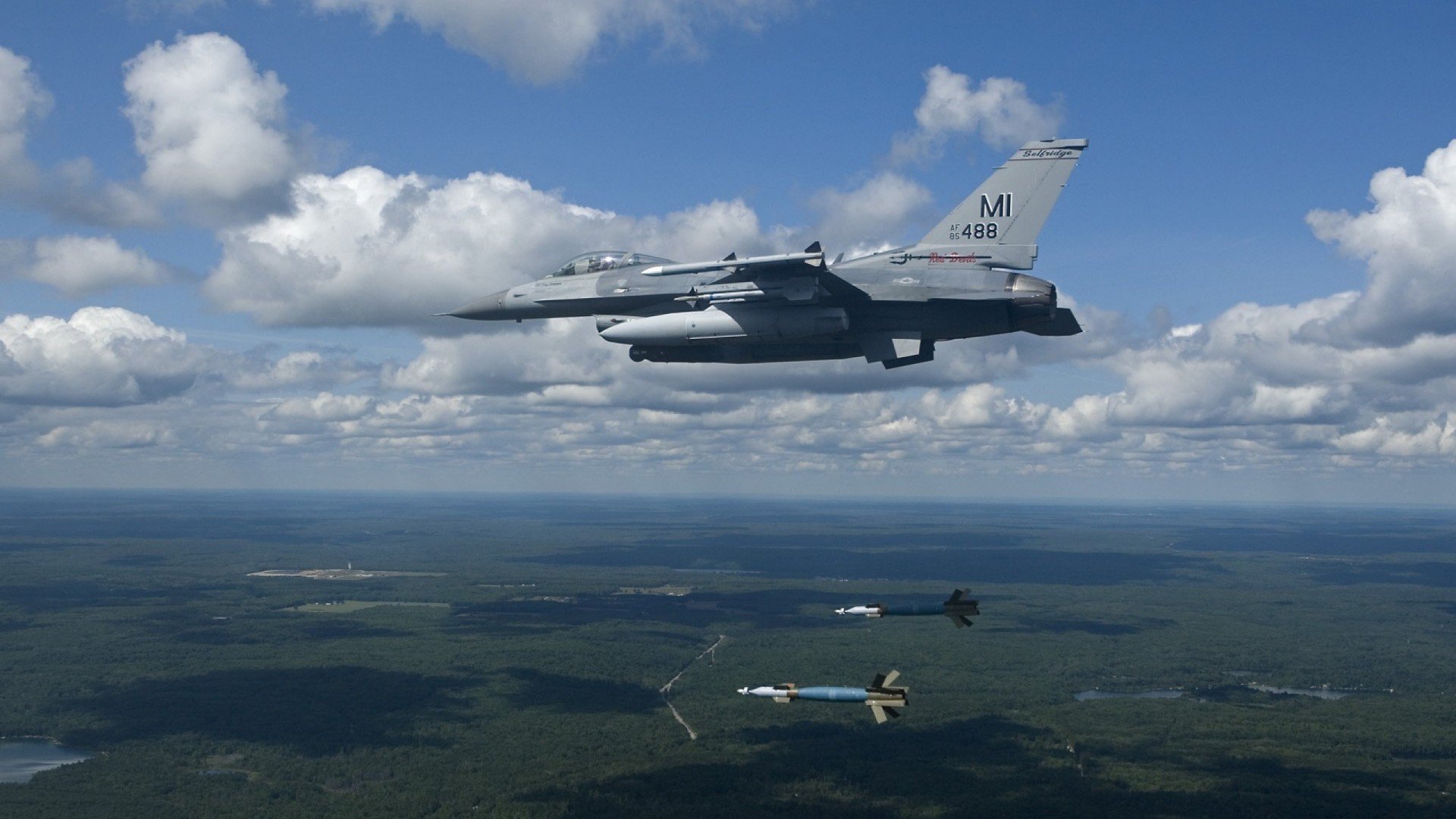 极速与荣耀，当F1引擎在北京街头为篮球豪门而战