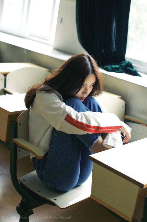 绿茵场与烽火连天，苏亚雷斯之硬仗与卡塔尔的拥抱