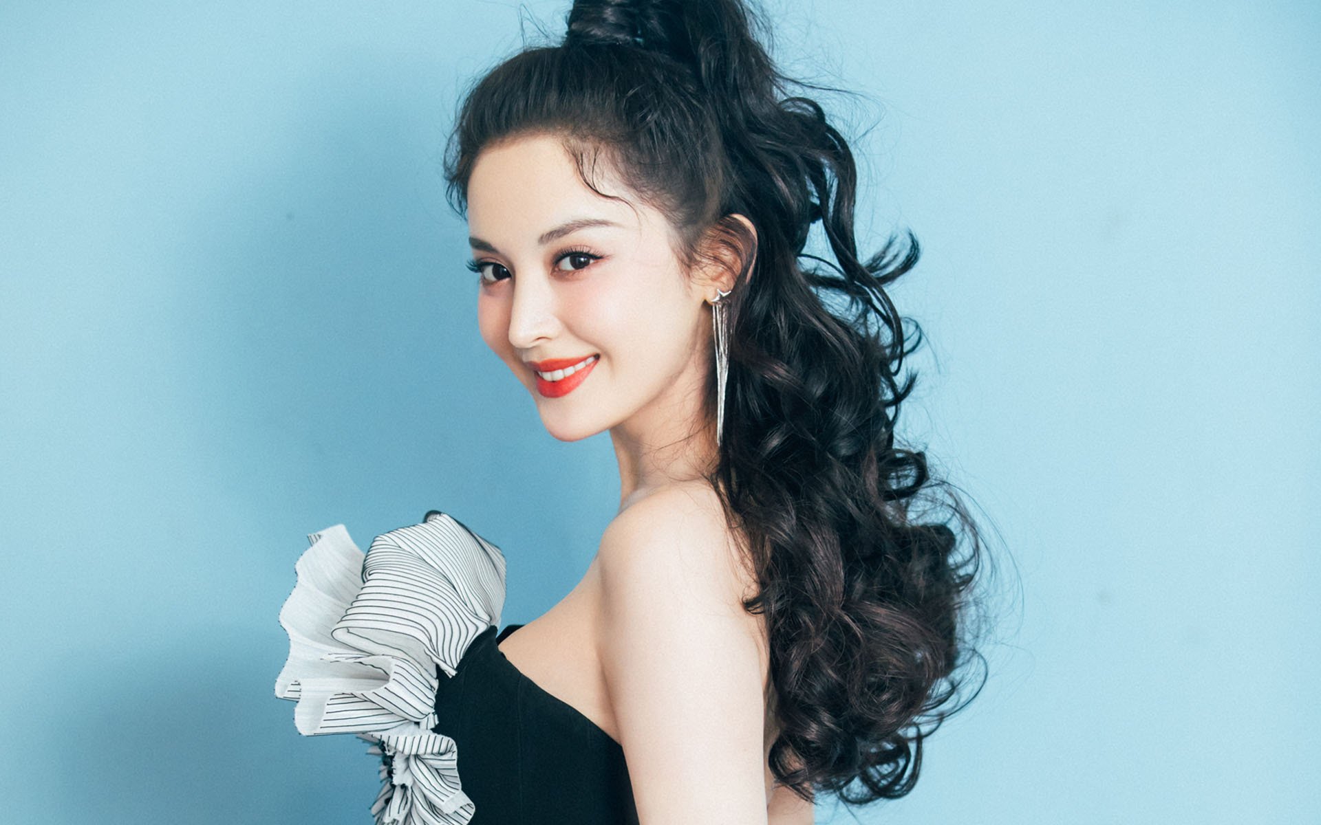 桑巴狂想曲与东瀛哀歌，当莱万的复仇之刃，在H组乱局中刺破唯一曙光
